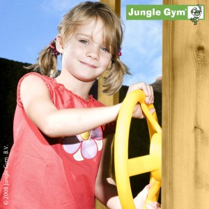 holčička na dtěské hřišti Jungle Gym